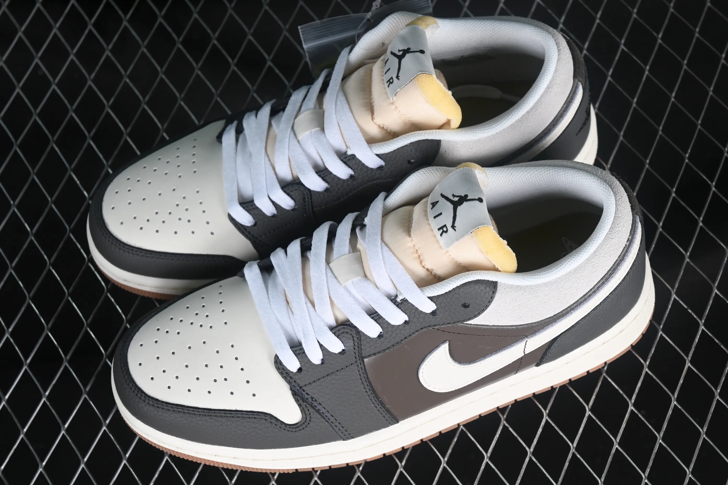 All categories Air Jordan Jordan series basketball shoes Air Jordan 1 Low Air Jordan 1 Low "Snkrs Day" AJ1 Joe 1 Magpie Gray Toe Low-top cultural casual sneakers FD0399-004